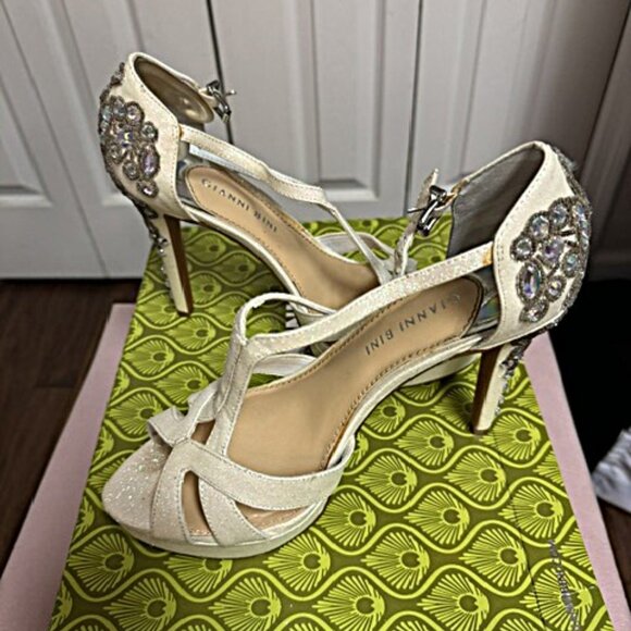 Gianni Bini White Geneva Heels US 7.5 - Picture 5 of 8